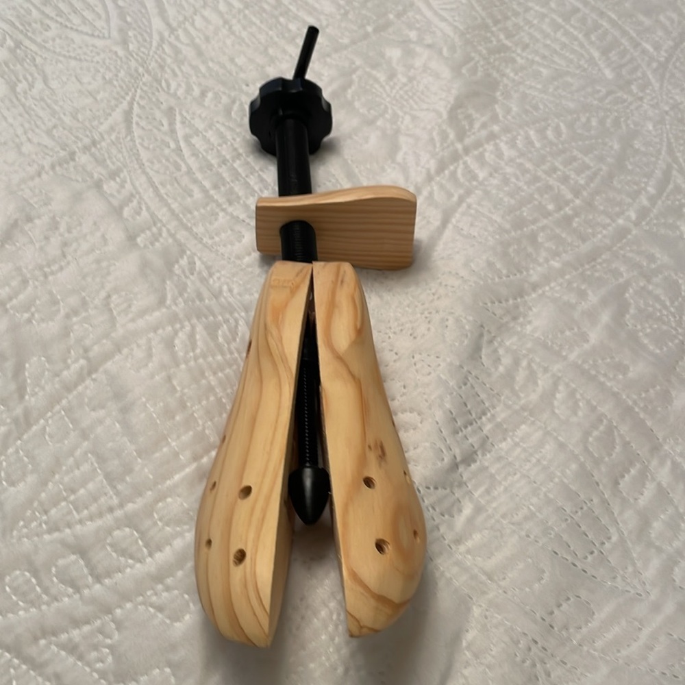 Wooden Shoe Stretcher Adjustable Unisex - Picture 2 of 7